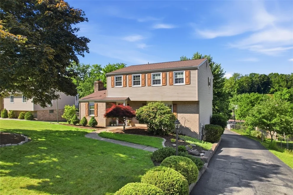 Unit for sale at 104 Lammert Drive, Shaler, PA 15116