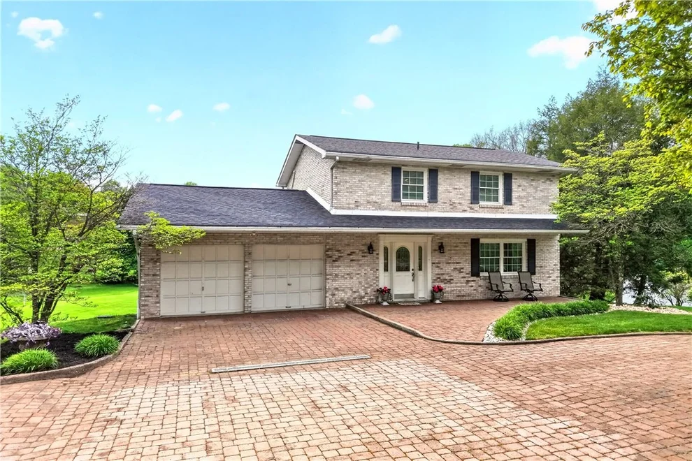 Unit for sale at 709 Vernon Dr, Rostraver, PA 15012