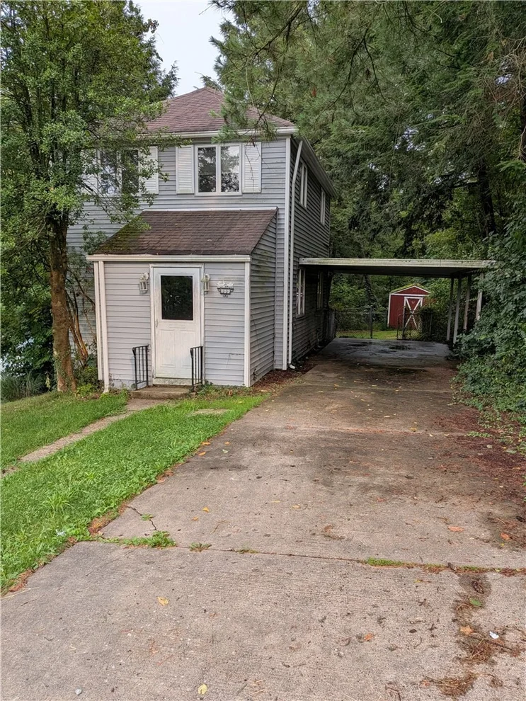 Unit for sale at 733 East Dr, Clairton, PA 15025