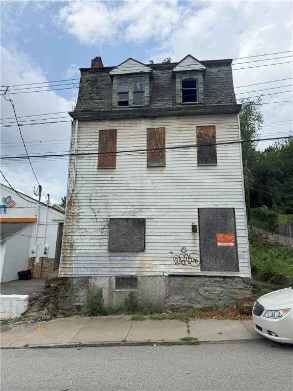 Unit for sale at 224 KEARSARGE ST, Mt Washington, PA 15211