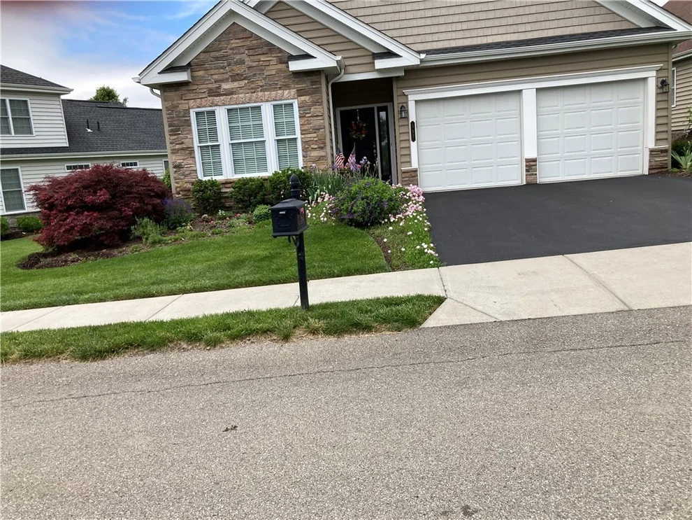 Unit for sale at 197 Independence Way, Ohio Twp, PA 15143