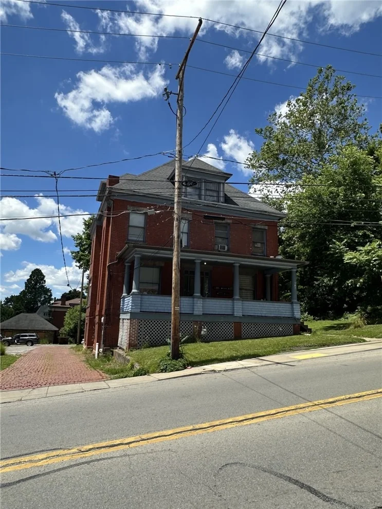 Unit for sale at 307 Highland Ave, New Castle, PA 16101