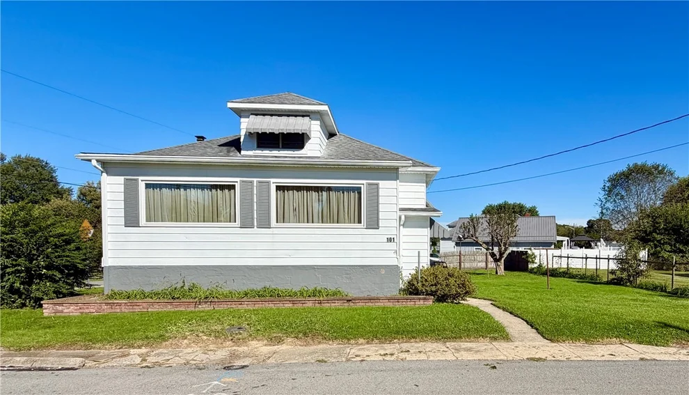 Unit for sale at 101 Poplar St, Masontown, PA 15461