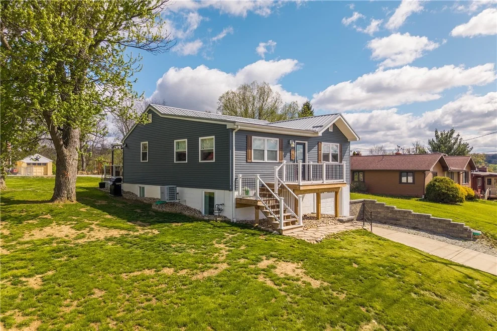 Unit for sale at 204 Buckels Ave, Houston, PA 15342