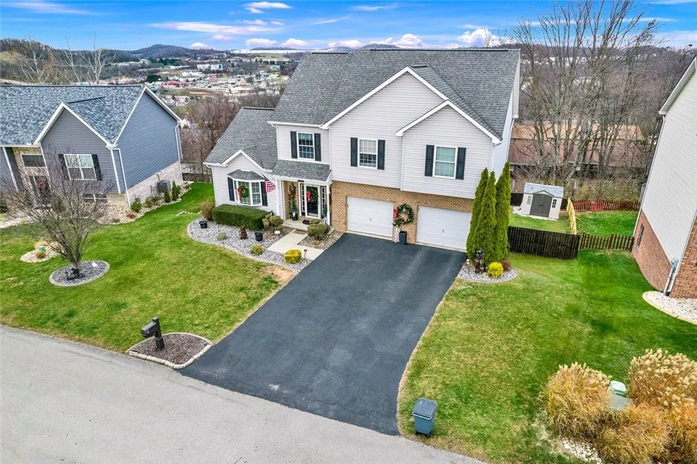 Unit for sale at 132 Edgewood Dr, New Stanton, PA 15672