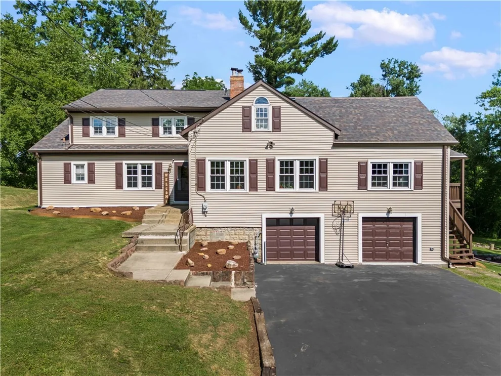 Unit for sale at 860 E Mcmurray Rd, Peters Twp, PA 15367