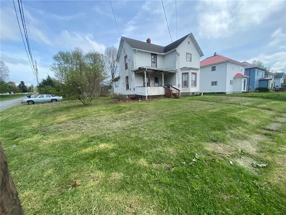 Unit for sale at 9805 Meadville St, Cranesville Boro, PA 16410