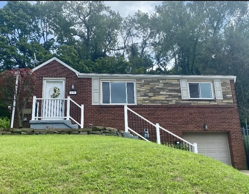 Unit for sale at 89 W Bruceton Road, Pleasant Hills, PA 15236