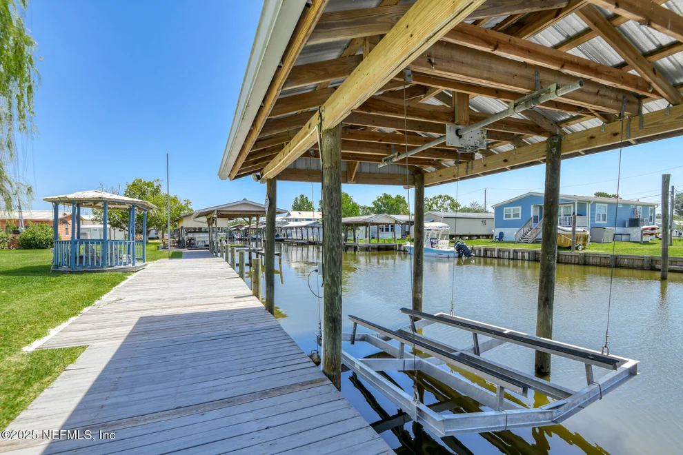 Unit for sale at 156 MOONLITE Drive, Welaka, FL 32193