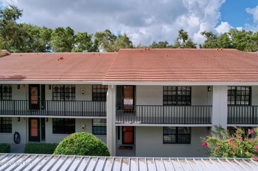 Unit for sale at 2020 LAKEVIEW Drive, Clearwater, FL 33763