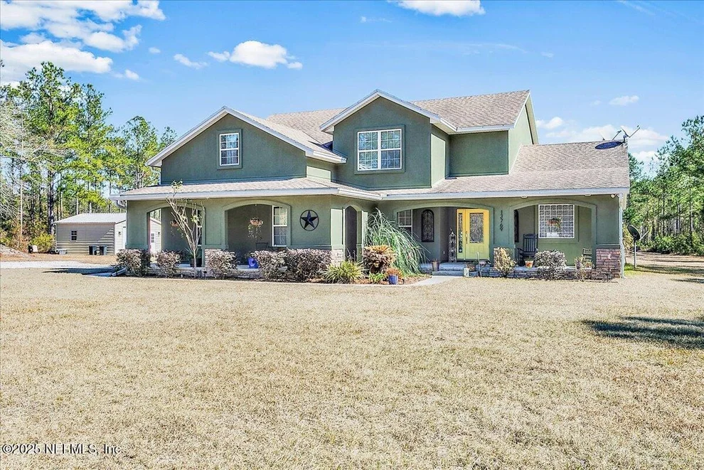 Unit for sale at 13769 GLEN FARMS Drive, Glen St. Mary, FL 32040