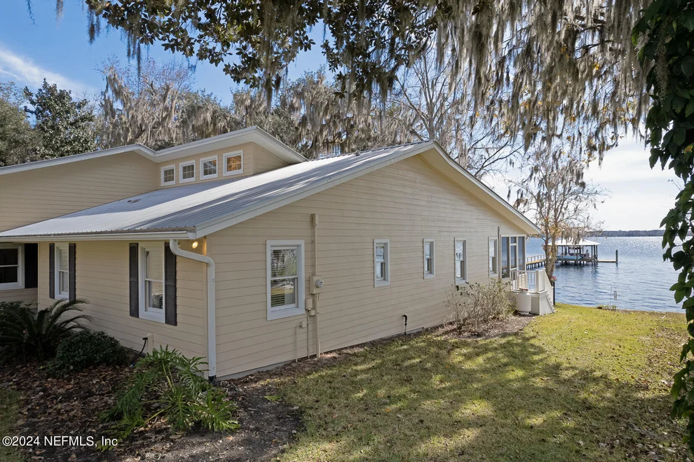 Unit for sale at 323 W RIVER Road, Palatka, FL 32177