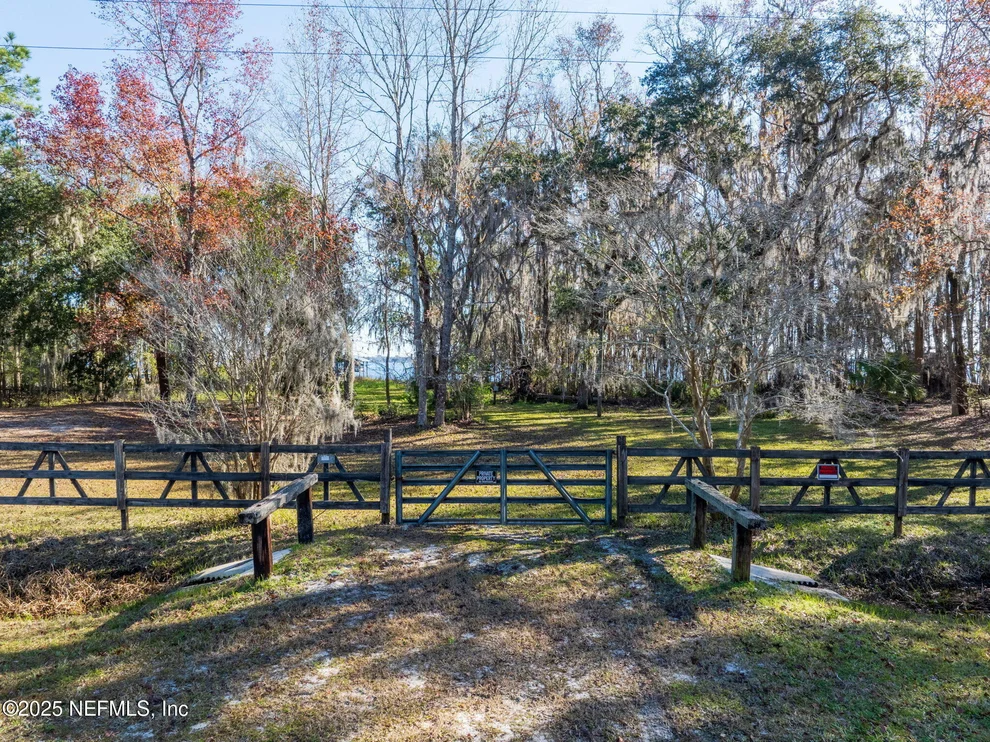 Unit for sale at 248 SAINT JOHNS Drive, Palatka, FL 32177