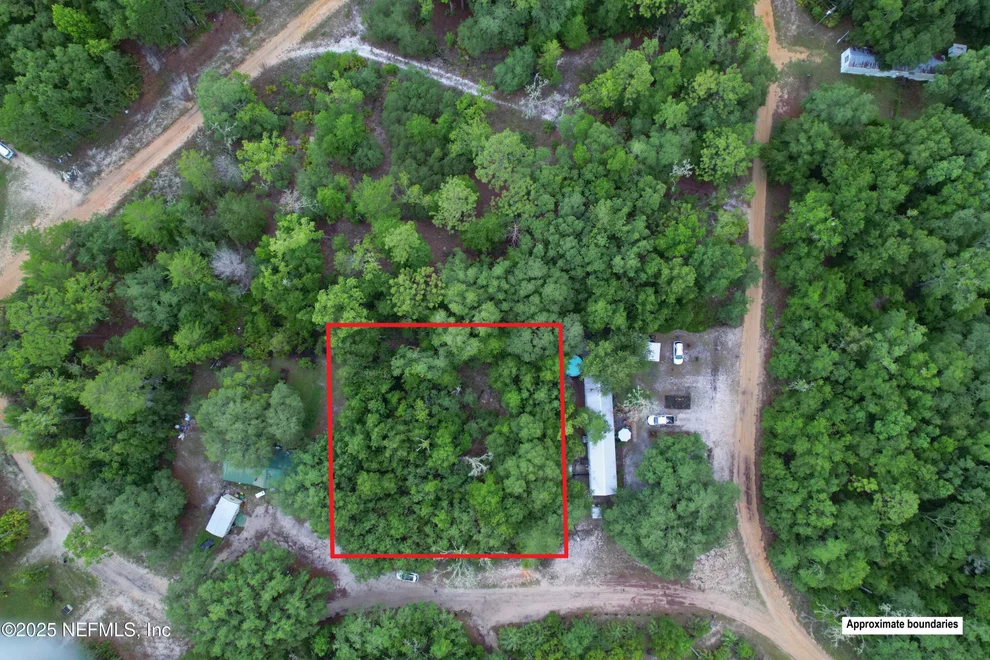 Unit for sale at 102/ 104 CIRCLE Drive, Interlachen, FL 32148