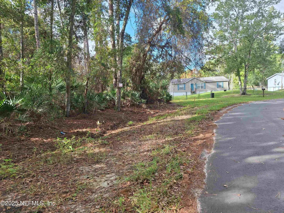 Unit for sale at 201 PINEWAY WEST Avenue, Satsuma, FL 32189