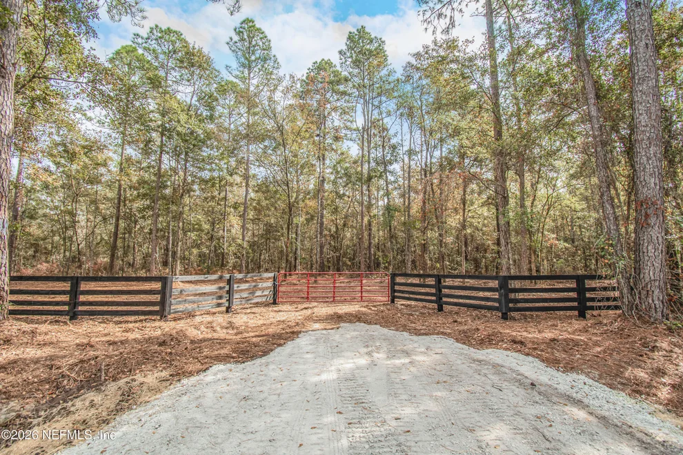 Unit for sale at 14374 C R 124, Sanderson, FL 32087