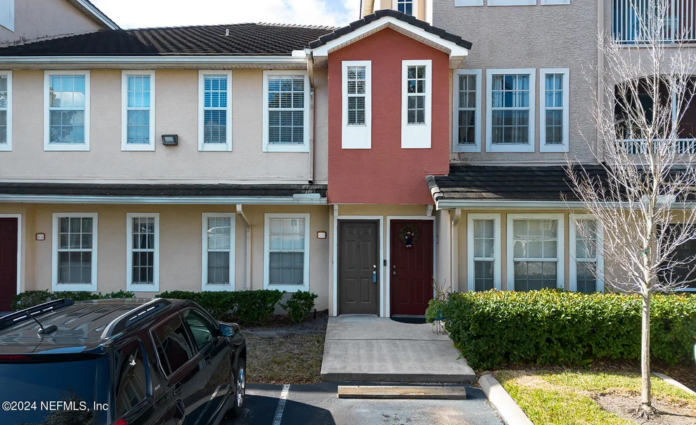 Unit for sale at 10075 GATE Parkway N, Jacksonville, FL 32246