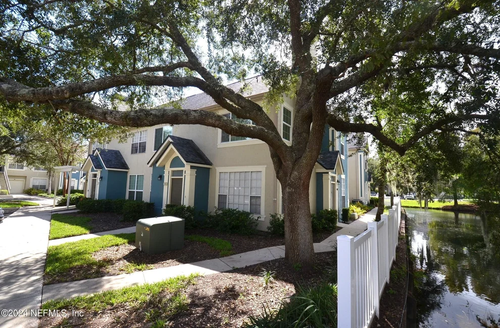 Unit for sale at 13700 RICHMOND PARK Drive N, Jacksonville, FL 32224