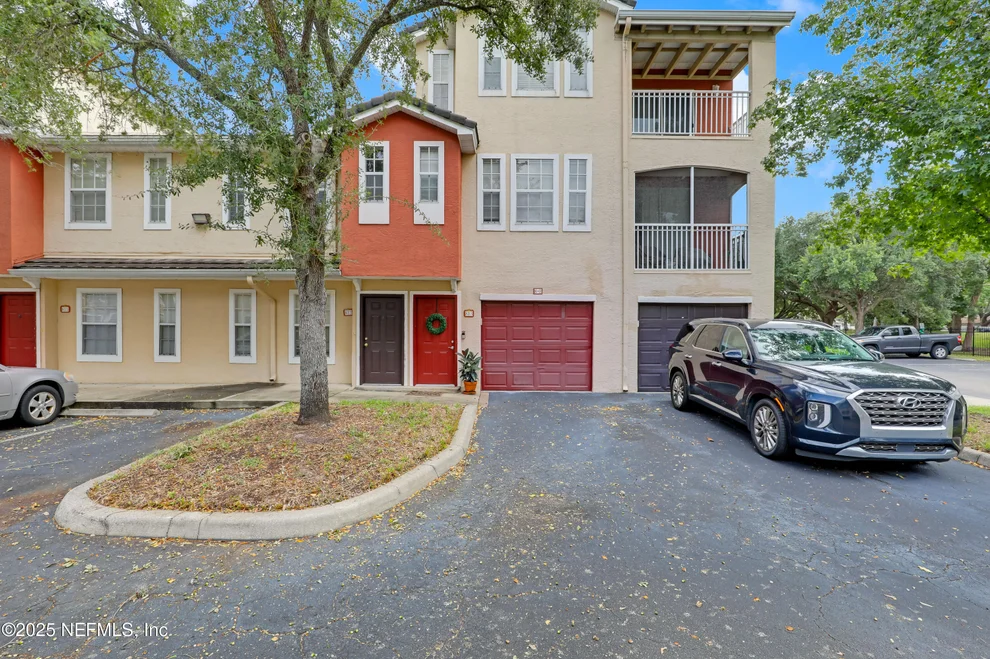 Unit for sale at 10075 GATE Parkway N, Jacksonville, FL 32246