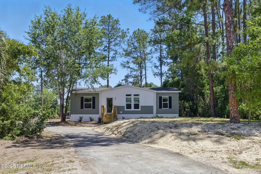 Unit for sale at 106 HOWARD Drive, Interlachen, FL 32148