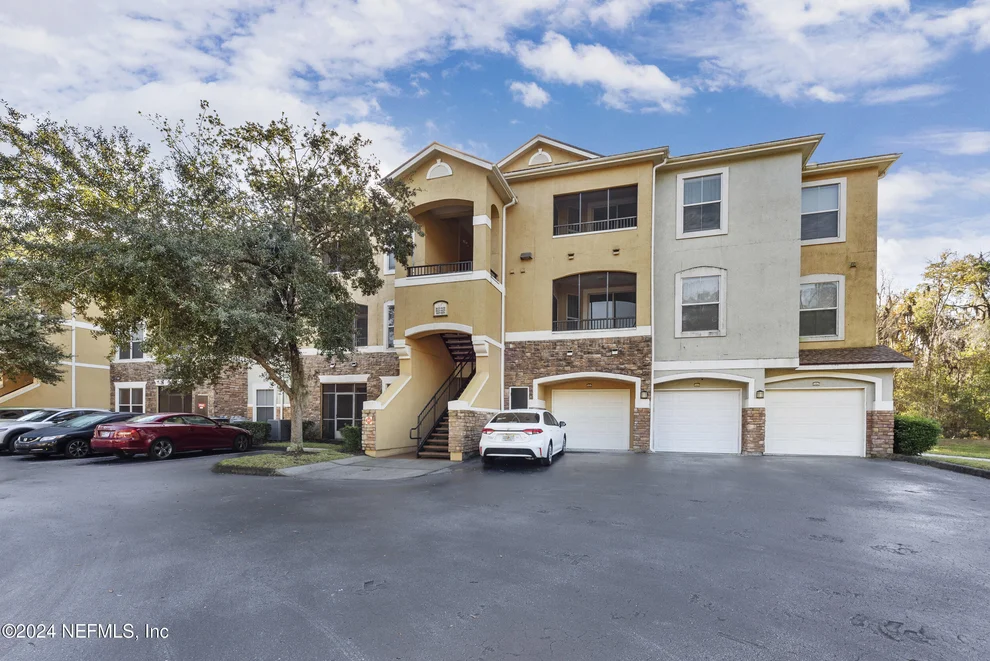 Unit for sale at 8539 GATE Parkway W, Jacksonville, FL 32216
