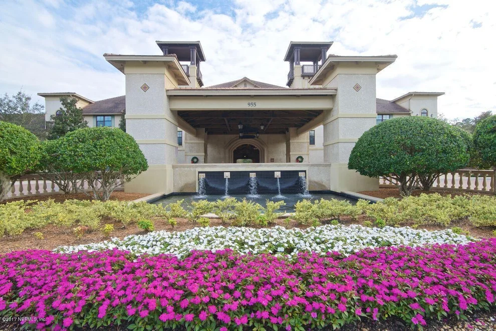 955 Registry Boulevard