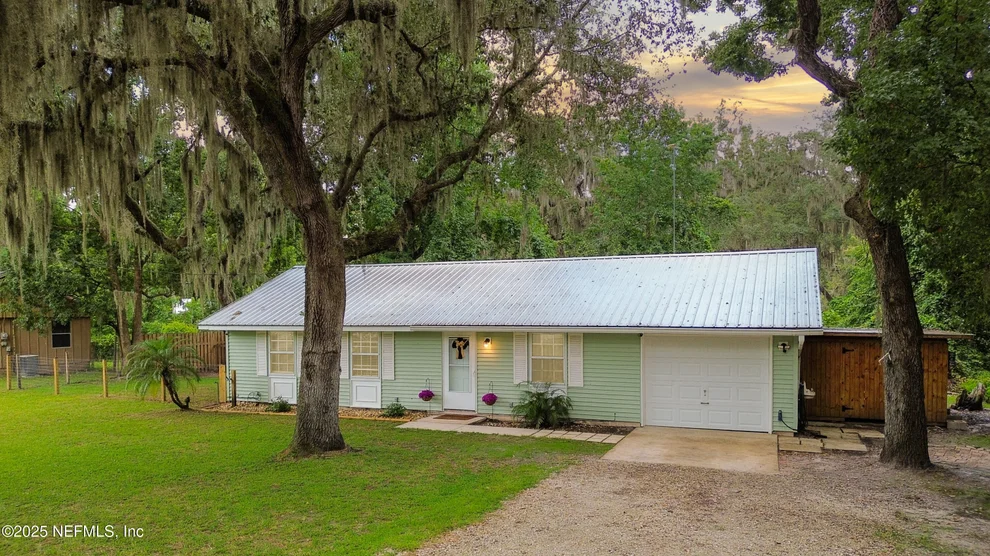 Unit for sale at 112 RIVER RD Drive, Palatka, FL 32177