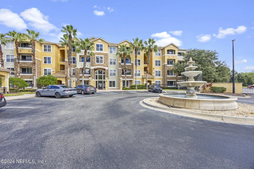 Unit for sale at 8539 GATE Parkway W, Jacksonville, FL 32216