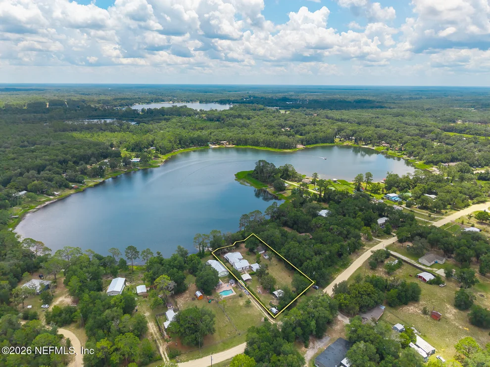 Unit for sale at 214 MIRROR LAKE Drive, Interlachen, FL 32148