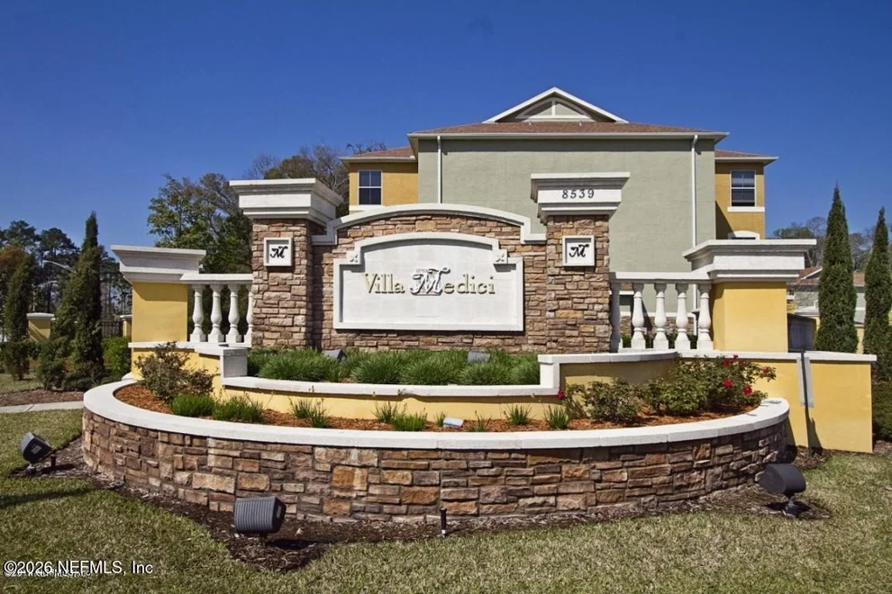 Unit for sale at 8539 GATE Parkway W, Jacksonville, FL 32216