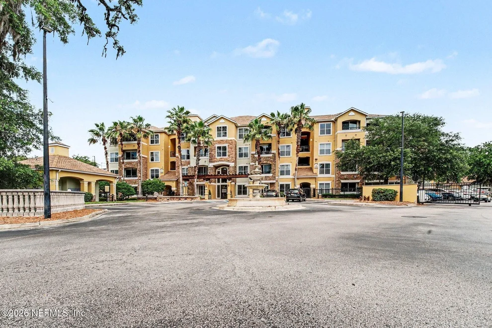 Unit for sale at 8539 GATE Parkway W, Jacksonville, FL 32216