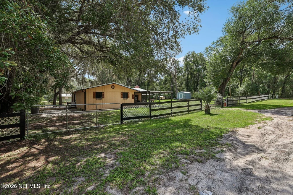 Unit for sale at 212 DOGWOOD Drive, Interlachen, FL 32148