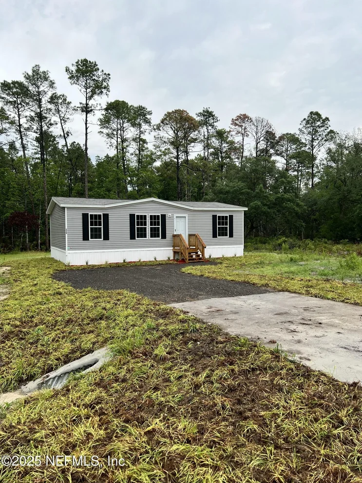 Unit for sale at 520 HICKORY NUT Trail, Satsuma, FL 32189