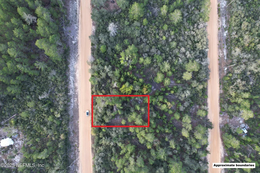 Unit for sale at 214 USINA Avenue, Interlachen, FL 32148