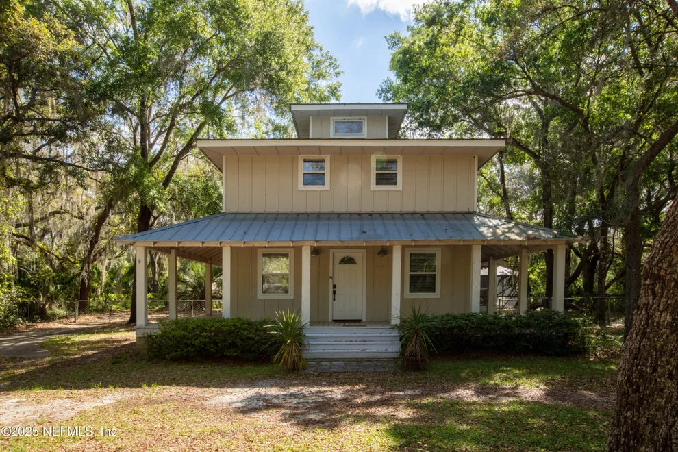 Unit for sale at 303 SE 3RD Avenue, Melrose, FL 32666