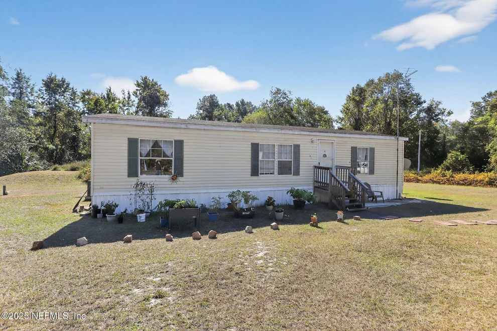 Unit for sale at 136 E MOCCASIN CREEK Lane, Palatka, FL 32177