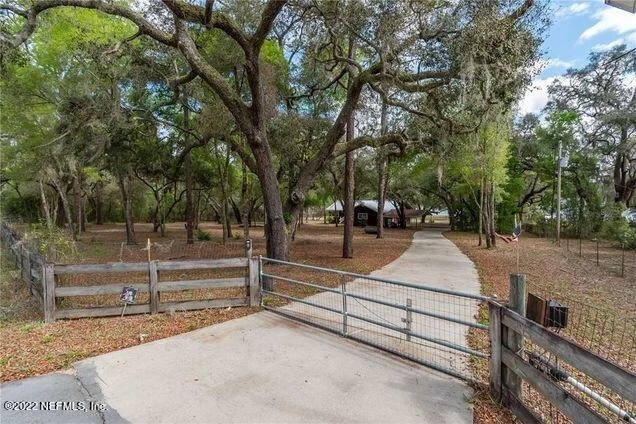 Unit for sale at 192 CUE LAKE Drive, Hawthorne, FL 32640