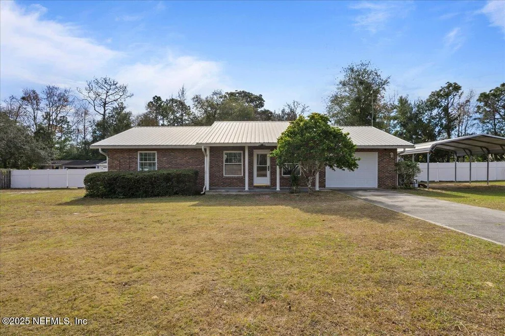 Unit for sale at 105 CRESTWOOD Drive, Interlachen, FL 32148