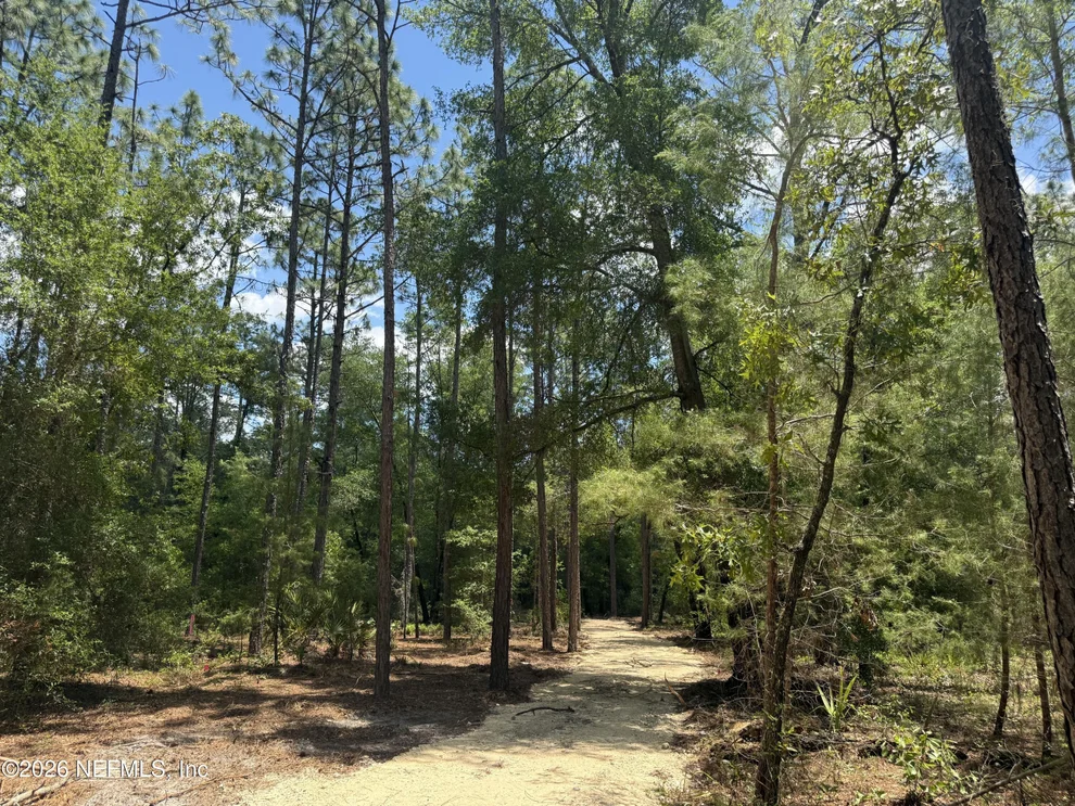 Unit for sale at XXX LEISURE Place, Interlachen, FL 32148