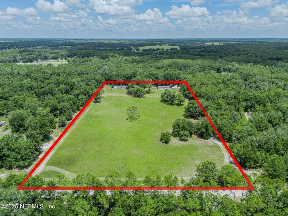 Unit for sale at 261 SW BEYOND Court, Lake City, FL 32024