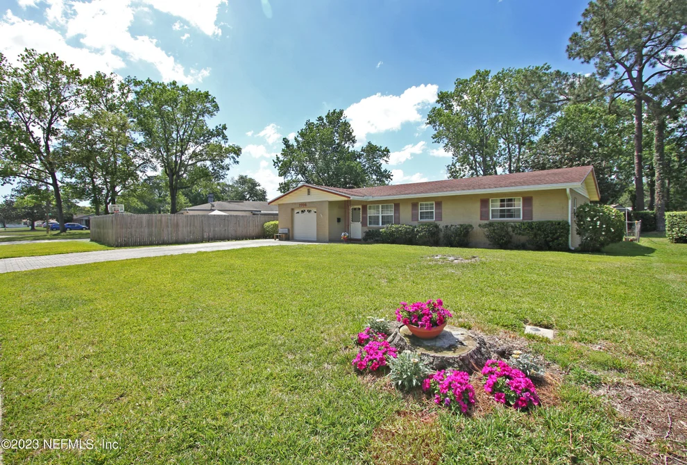 Unit for sale at 7706 LISA Drive E, Jacksonville, FL 32217