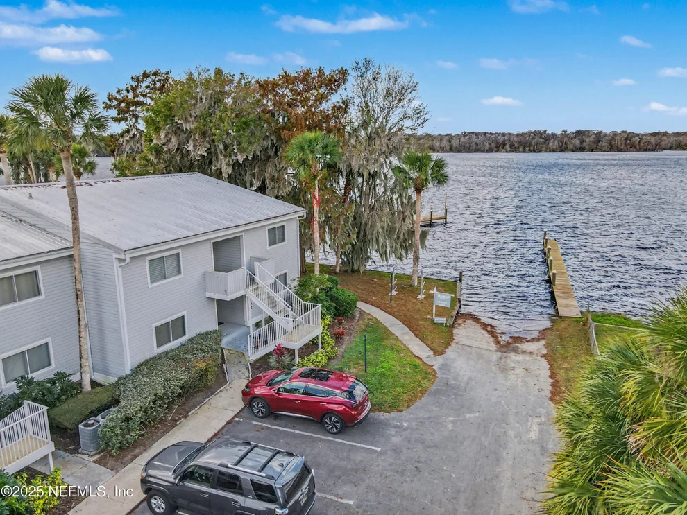 Unit for sale at 102 RIVER BEND Court, Welaka, FL 32193