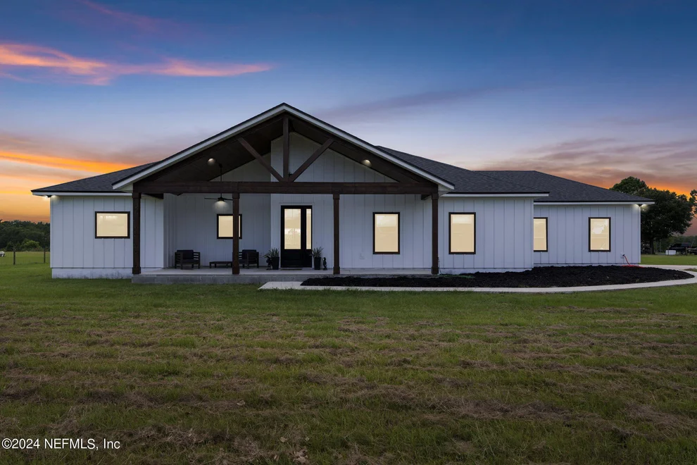 Unit for sale at 371270 KINGS FERRY Road, Hilliard, FL 32046