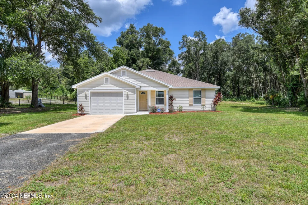 Unit for sale at 101 KILLIAN Drive, Hawthorne, FL 32640
