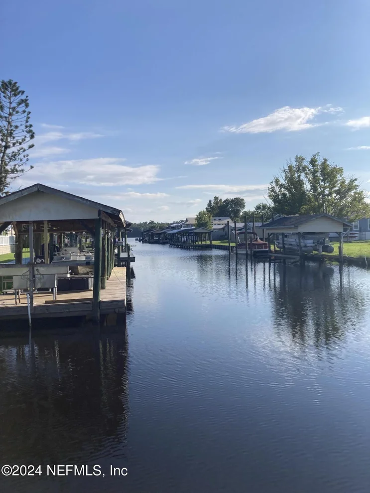 Unit for sale at 152 MOONLITE Drive, Welaka, FL 32193