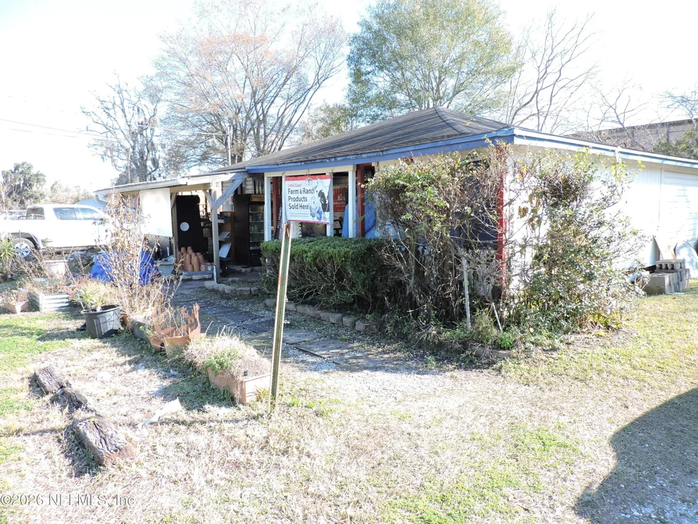 Unit for sale at 535 COLLEGE Drive, Middleburg, FL 32068