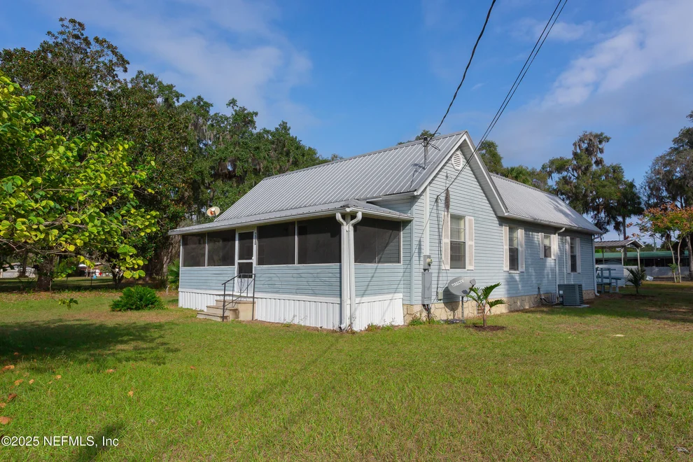 Unit for sale at 200 1ST Avenue, Welaka, FL 32193
