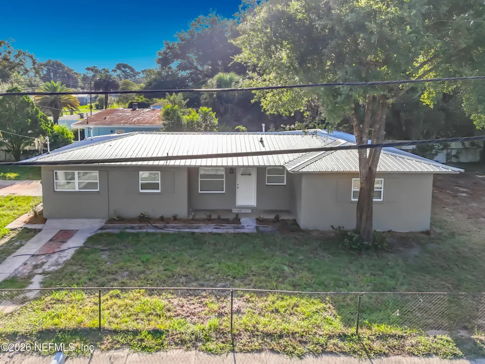 Unit for sale at 401 HUSSON Avenue, Palatka, FL 32177