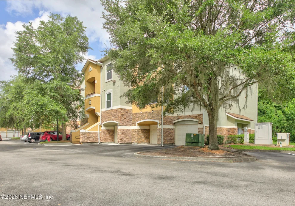 Unit for sale at 8539 GATE Parkway W, Jacksonville, FL 32216