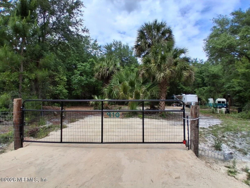 Unit for sale at 910 PARADISE Boulevard, Georgetown, FL 32139